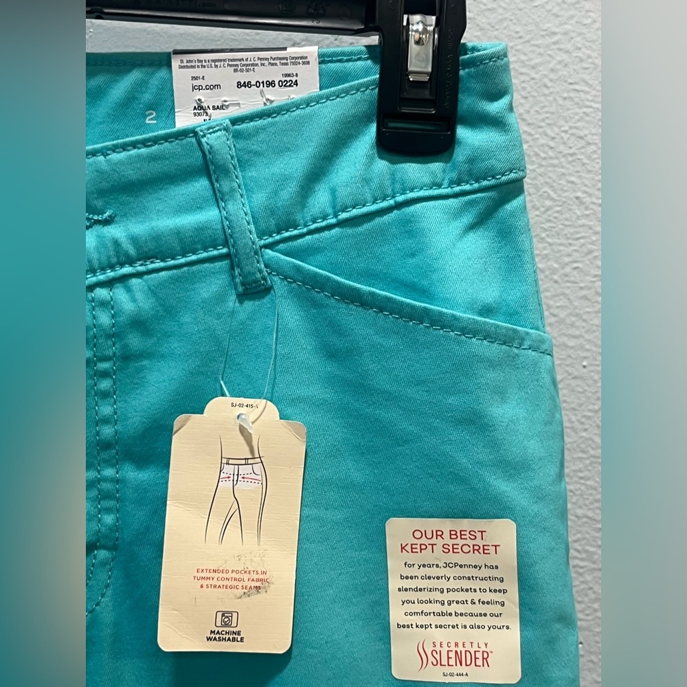 NWT Saint Johns Bay Capris - Picture 2 of 7